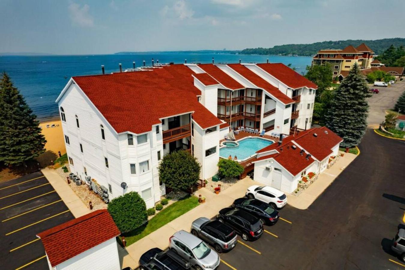 New Listing Beach Bliss 211! Stunning Bay View Traverse City Exterior photo