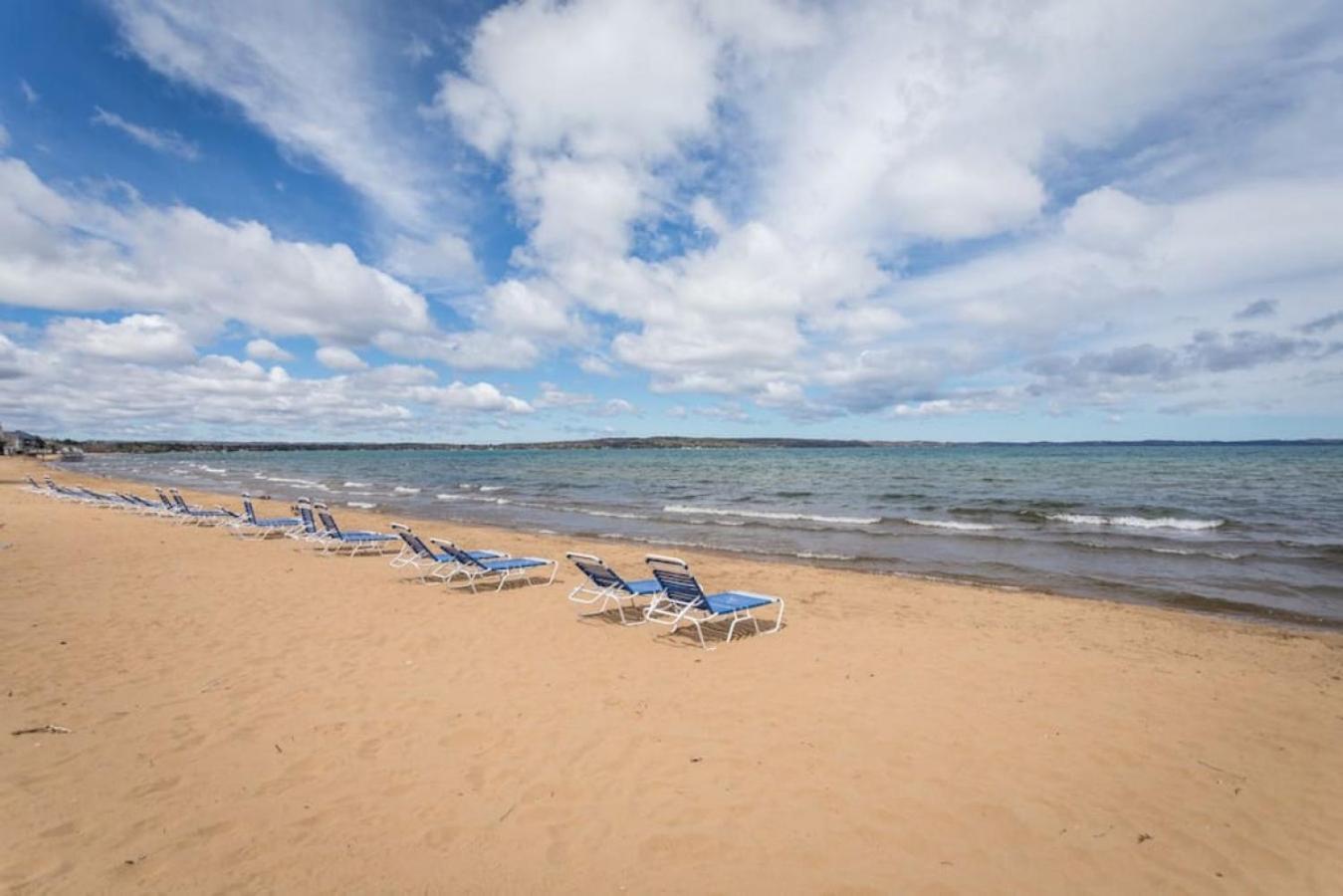 New Listing Beach Bliss 211! Stunning Bay View Traverse City Exterior photo